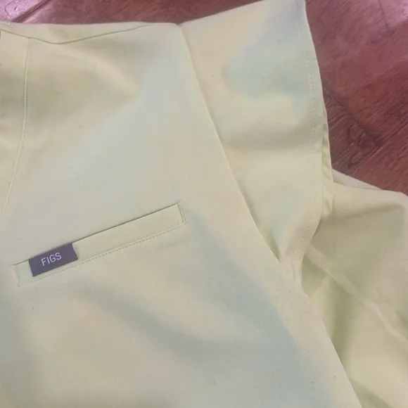 Figs Scrub Set EUC! Sea-Mist medium ruffle top and medium tall joggers! - Picture 3 of 8